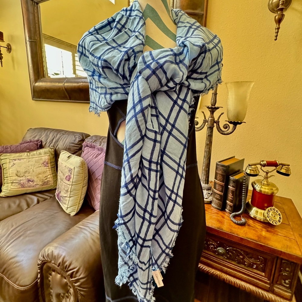 ⭐️SALE “Calvin Klien” 💯% Authentic Blue Stripes Scarf for Women